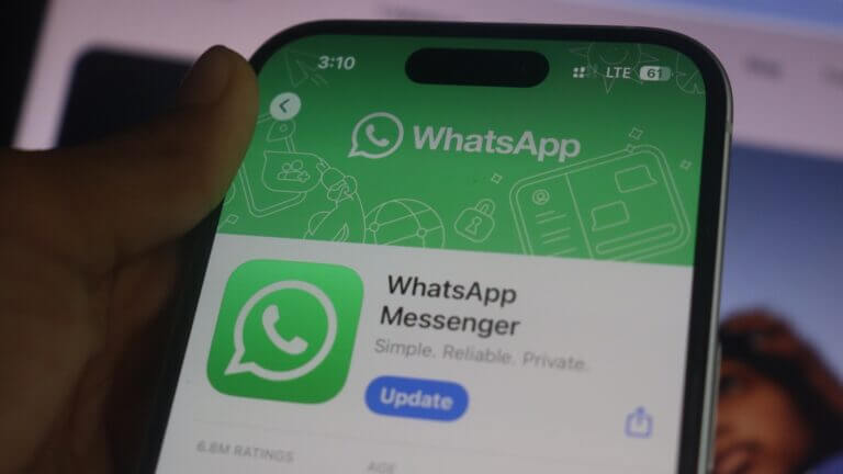 Hand,Holding,Iphone,With,Whatsapp,Messenger,App.whatsapp,Messenger,,Commonly,Known