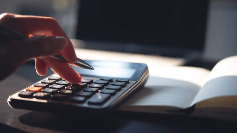 Close,Up,,Business,Woman,Working,At,Office,,Using,Calculator,To