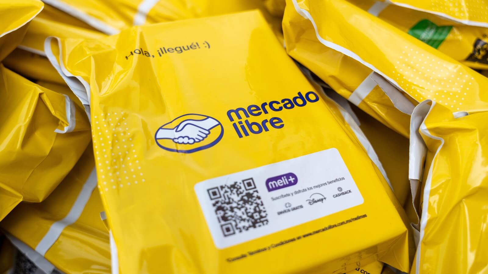 Yellow,Bags,Of,Mercado,Libre,Packages,Stacked,In,A,Warehouse