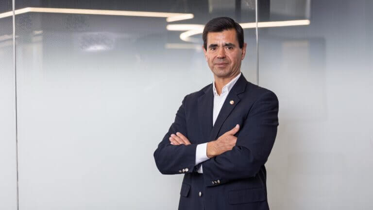 Enrique Ibarra, CIO de GNP Seguros, explicó la estrategia de modernización core legacy y migración a la nube.