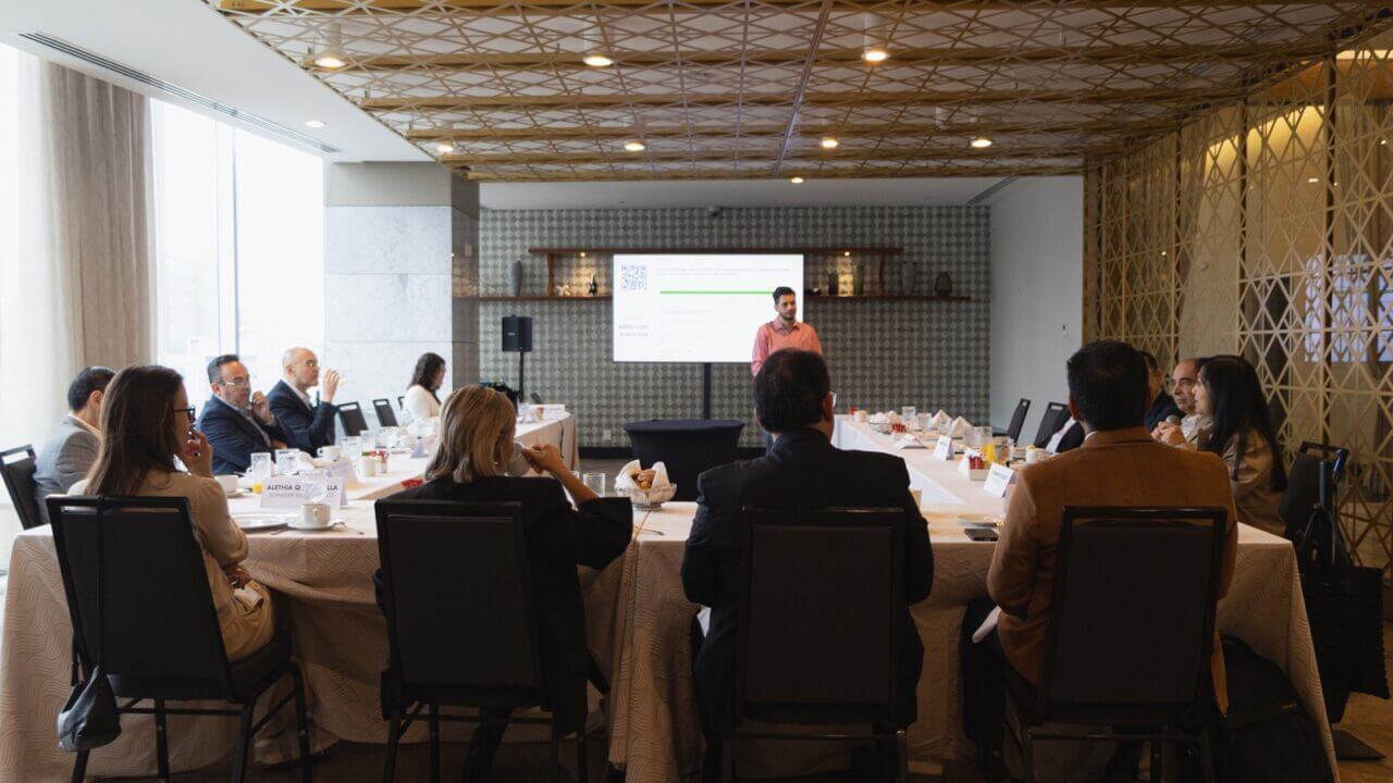 mesa-redonda-IT-Masters-Club-Bestel-Monterrey-ciberseguridad-SOC