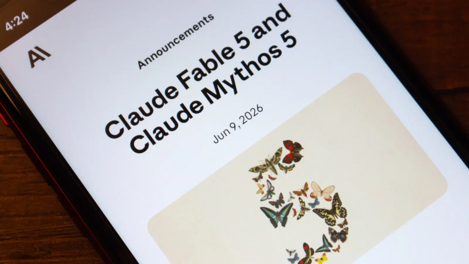 Pantalla móvil con el anuncio de Claude Fable 5 de Anthropic para el análisis de regulación AI.