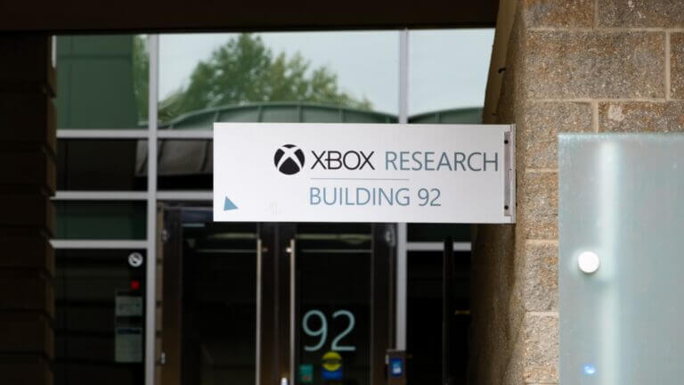 Letrero de Xbox Research Building 92 en oficinas afectadas por la reestructuración de Microsoft.
