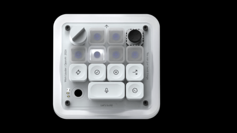 Teclado OpenAI codex micro en color blanco con perilla de razonamiento, joystick y teclas retroiluminadas.