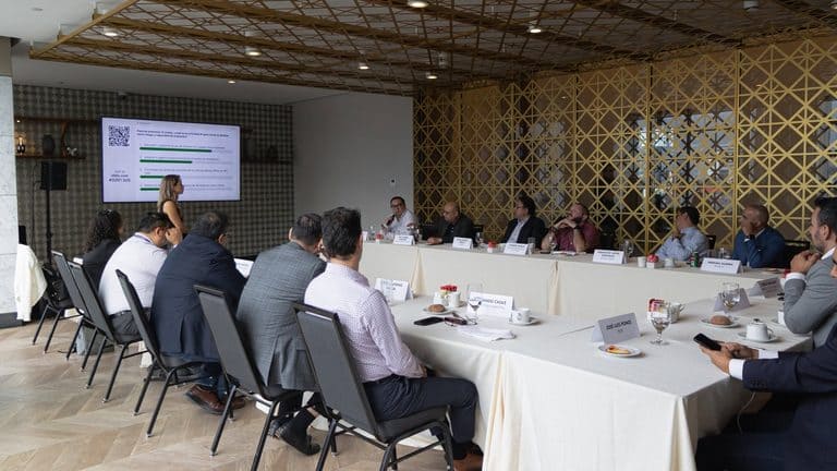 Líderes de IT analizan la remediación de vulnerabilidades en la mesa redonda de IT Masters Club Monterrey.