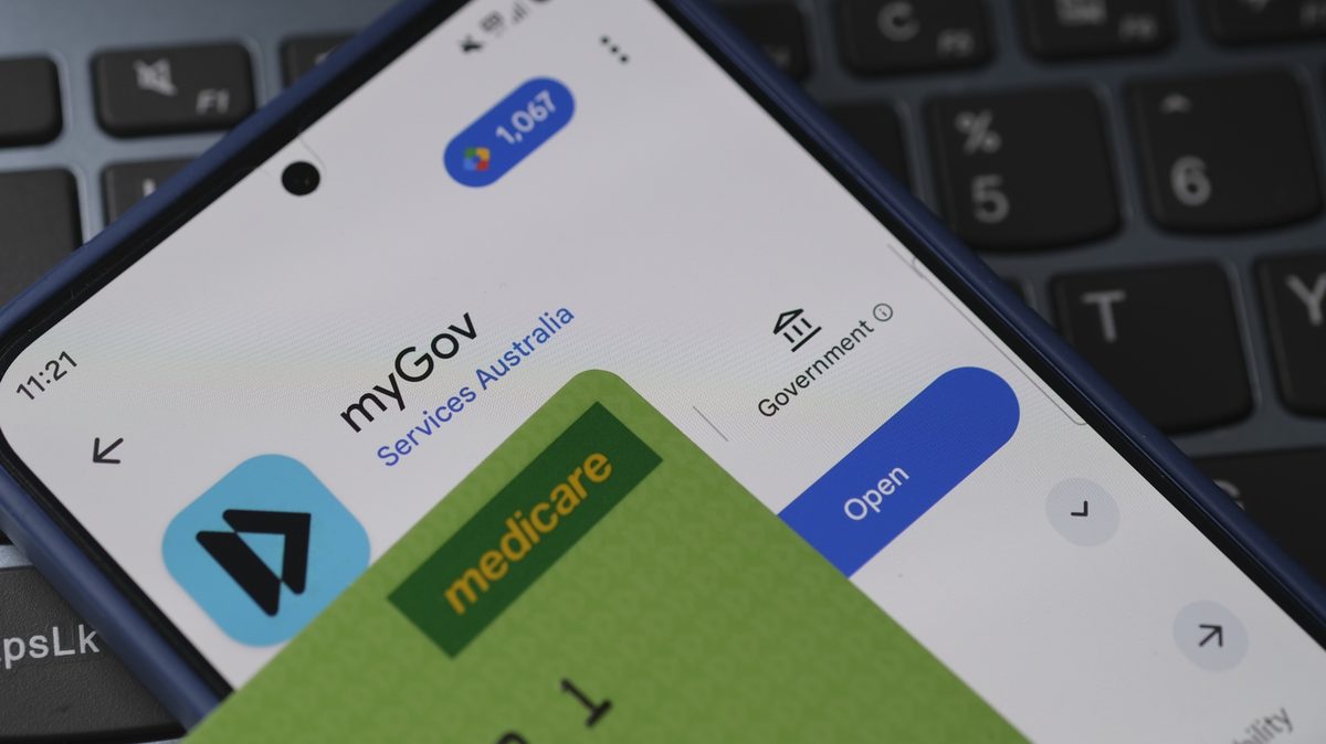 Aplicación myGov de Services Australia y tarjeta de Medicare vinculadas al caso de OpenAI y brecha en gobierno de Australia.