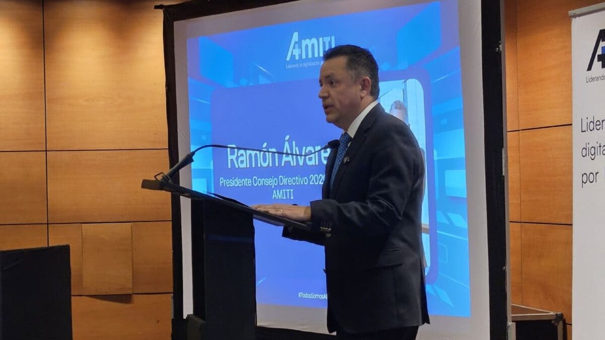 Ramón Álvarez en su discurso como presidente de AMITI durante la Asamblea General.