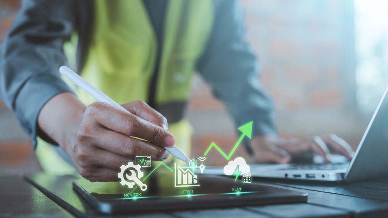 mantenimiento-predictivo-fracttal-iot-tablet